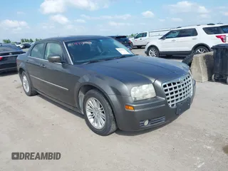 2008 Chrysler 300 Touring z VIN 2C3KA53G98H307805, wystawiony jako IAAI lot #42441753 z przebiegiem 185 209 mil mil oraz . Historia ofert i sprzedaży dostępna na DreamBid. Obrazek 1.