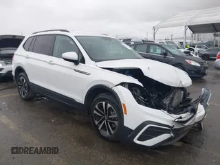 2022 Volkswagen Tiguan S z VIN 3VV1B7AXXNM149461, wystawiony jako IAAI lot #41746132 z przebiegiem 22 832 mil mil oraz . Historia ofert i sprzedaży dostępna na DreamBid. Obrazek 1.