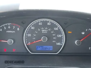 2009 Hyundai Elantra GLS z VIN KMHDU46D89U716718, wystawiony jako IAAI lot #42282841 z przebiegiem 130 843 mil mil oraz . Historia ofert i sprzedaży dostępna na DreamBid. Obrazek 7.
