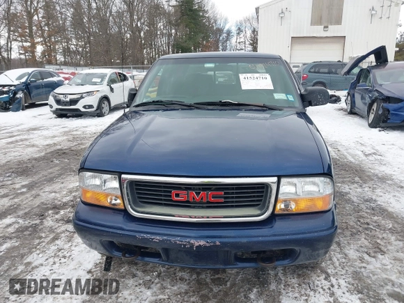 2002 GMC Sonoma SLS with VIN 1GTDT13W12K158613, listed as a IAAI auction lot 41524710 with 217,785 mi miles. Bid and sale history available at carsss.com. Image 12.