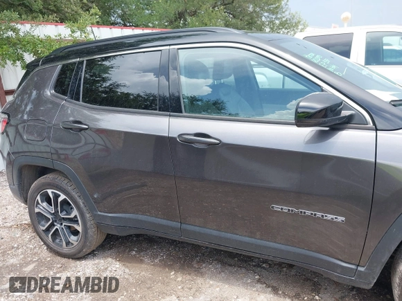 2024 Jeep Compass Limited z VIN 3C4NJDCN4RT608573, wystawiony jako IAAI lot #42510349 z przebiegiem 30 391 mil mil oraz . Historia ofert i sprzedaży dostępna na DreamBid. Obrazek 14.