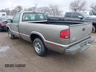 1998 GMC Sonoma with VIN 1GTCS1445WK505426, listed as a IAAI auction lot 41710516 with 112,703 mi miles. Bid and sale history available at carsss.com. Image 3.