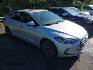 2017 Hyundai Elantra SE z VIN 5NPD84LFXHH209973, wystawiony jako IAAI lot #42124541 z przebiegiem 103 676 mil mil oraz . Historia ofert i sprzedaży dostępna na DreamBid. Obrazek 1.