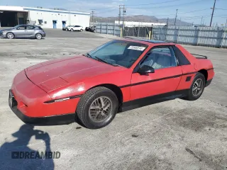 1986 Pontiac Fiero z VIN 1G2PF379XGP215474, wystawiony jako Copart lot #73346514 z przebiegiem 71 955 mil mil oraz Tytuł czysty. Historia ofert i sprzedaży dostępna na DreamBid. Obrazek 1.