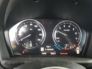 2022 BMW X1 xDrive28i z VIN WBXJG9C05N5U77973, wystawiony jako Copart lot #56828995 z przebiegiem 14 448 mil mil oraz Szkoda całkowita • Salvage title. Historia ofert i sprzedaży dostępna na DreamBid. Obrazek 9.