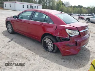 2014 Chrysler 200 LX z VIN 1C3CCBAB1EN209312, wystawiony jako IAAI lot #41932302 z przebiegiem 143 335 mil mil oraz . Historia ofert i sprzedaży dostępna na DreamBid. Obrazek 3.