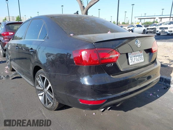 2013 Volkswagen Jetta GLI Autobahn z VIN 3VW4A7AJ9DM381412, wystawiony jako IAAI lot #42378360 z przebiegiem 125 910 mil mil oraz . Historia ofert i sprzedaży dostępna na DreamBid. Obrazek 3.