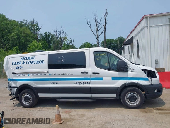 2024 Ford Transit Cargo z VIN 1FTBW1Y85RKA00455, wystawiony jako IAAI lot #42436443 z przebiegiem 8 015 mil mil oraz . Historia ofert i sprzedaży dostępna na DreamBid. Obrazek 13.