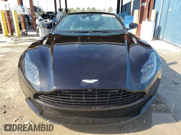 2018 Aston Martin DB11 V8 z VIN SCFRMFAW3JGL04645, wystawiony jako Copart lot #83042994 z przebiegiem Nie podano mil oraz Nie do naprawy. Historia ofert i sprzedaży dostępna na DreamBid. Obrazek 5.