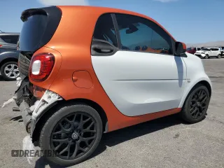 2016 Smart fortwo Passion z VIN WMEFJ5DA6GK075566, wystawiony jako Copart lot #56606935 z przebiegiem 47 733 mil mil oraz Szkody całkowita. Historia ofert i sprzedaży dostępna na DreamBid. Obrazek 3.