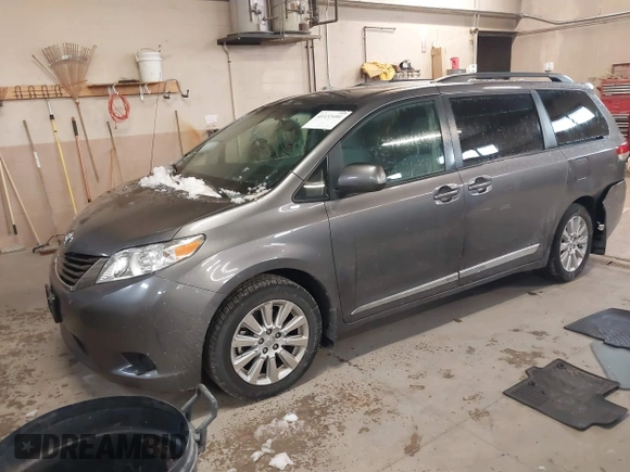 2014 Toyota Sienna LE with VIN 5TDJK3DC9ES071870, listed as a IAAI auction lot 41133491 with 82,134 mi miles. Bid and sale history available at carsss.com. Image 2.