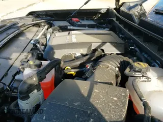 2024 GMC Yukon z VIN 1GKS2EKTXRR379562, wystawiony jako IAAI lot #41773476 z przebiegiem 7 928 mil mil oraz . Historia ofert i sprzedaży dostępna na DreamBid. Obrazek 20.