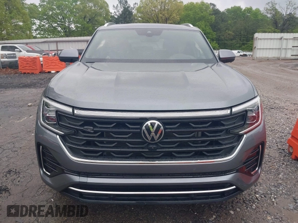 2024 Volkswagen Atlas SEL Premium R-Line with VIN 1V2FE2CA0RC253583, listed as a IAAI auction lot 41951435 with 4,668 mi miles and . Bid and sale history available at DreamBid. Image 12.