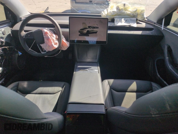 2025 Tesla Model 3 Long Range z VIN 5YJ3E1EA0SF931348, wystawiony jako Copart lot #57074935 z przebiegiem 2 153 mil mil oraz Szkoda całkowita • Salvage title. Historia ofert i sprzedaży dostępna na DreamBid. Obrazek 8.