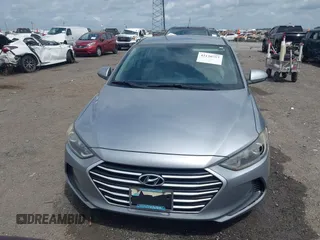 2017 Hyundai Elantra SE z VIN 5NPD74LF1HH105861, wystawiony jako IAAI lot #42120757 z przebiegiem 91 818 mil mil oraz . Historia ofert i sprzedaży dostępna na DreamBid. Obrazek 12.
