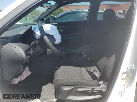 2024 Honda HR-V Sport z VIN 3CZRZ1H5XRM708201, wystawiony jako Copart lot #68973844 z przebiegiem Nie podano mil oraz Szkoda całkowita • Salvage title. Historia ofert i sprzedaży dostępna na DreamBid. Obrazek 7.