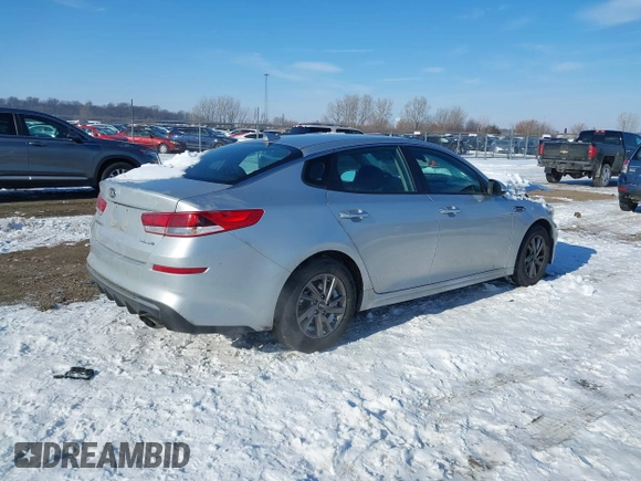 2020 Kia Optima LX z VIN 5XXGT4L30LG382312, wystawiony jako IAAI lot #41272843 z przebiegiem 118 633 mil mil oraz . Historia ofert i sprzedaży dostępna na DreamBid. Obrazek 4.