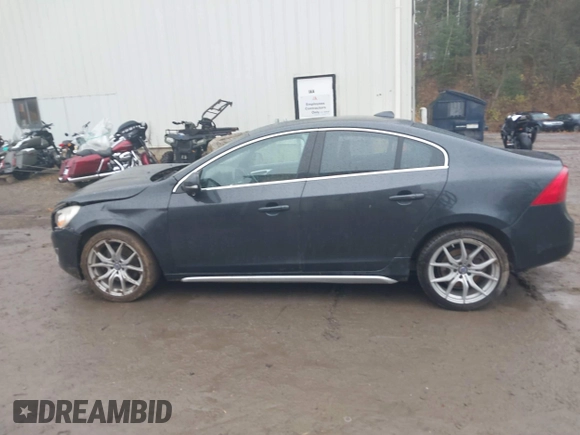 2012 Volvo S60 T6 with VIN YV1902FH4C2057577, listed as a IAAI auction lot 40925761 with 113,682 mi miles. Bid and sale history available at carsss.com. Image 14.