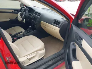 2012 Volkswagen Jetta SE z VIN 3VWDP7AJ7CM421953, wystawiony jako IAAI lot #42504092 z przebiegiem 105 027 mil mil oraz . Historia ofert i sprzedaży dostępna na DreamBid. Obrazek 5.