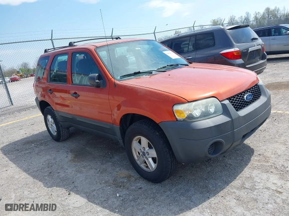 2007 Ford Escape XLS with VIN 1FMYU02Z27KA04600, listed as a IAAI auction lot 42059639 with 141,296 mi miles. Bid and sale history available at carsss.com. Image 1.