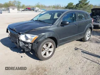 2011 Dodge Caliber Mainstreet z VIN 1B3CB3HAXBD121699, wystawiony jako IAAI lot #42208974 z przebiegiem 120 228 mil mil oraz . Historia ofert i sprzedaży dostępna na DreamBid. Obrazek 2.