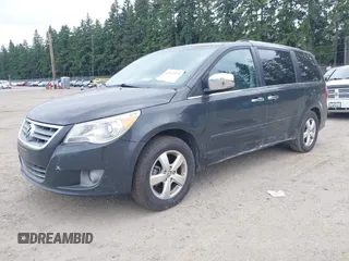 2011 Volkswagen Routan z VIN 2V4RW6DG5BR738696, wystawiony jako IAAI lot #42513978 z przebiegiem 180 933 mil mil oraz . Historia ofert i sprzedaży dostępna na DreamBid. Obrazek 2.