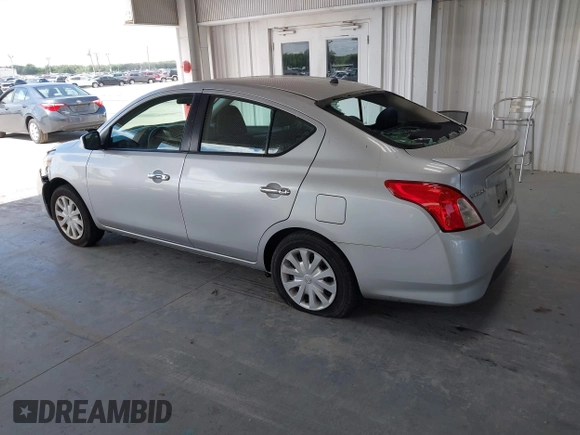 2019 Nissan Versa SV z VIN 3N1CN7AP0KL843210, wystawiony jako IAAI lot #42153678 z przebiegiem 94 408 mil mil oraz . Historia ofert i sprzedaży dostępna na DreamBid. Obrazek 3.