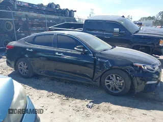 2020 Kia Optima LX z VIN 5XXGT4L32LG421062, wystawiony jako IAAI lot #41879797 z przebiegiem 203 379 mil mil oraz . Historia ofert i sprzedaży dostępna na DreamBid. Obrazek 13.