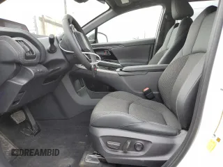 2024 Toyota bZ4X XLE z VIN JTMAAAAA2RA052610, wystawiony jako Copart lot #56564475 z przebiegiem 2020 mil mil oraz Szkody całkowita. Historia ofert i sprzedaży dostępna na DreamBid. Obrazek 7.