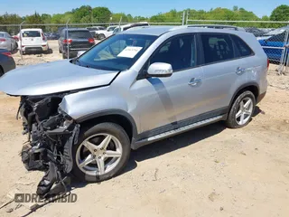 2015 Kia Sorento LX with VIN 5XYKTCA68FG641582, listed as a IAAI auction lot 42063254 with 159,125 mi miles and . Bid and sale history available at DreamBid. Image 17.