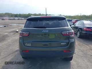 2018 Jeep Compass Latitude with VIN 3C4NJDBB4JT176031, listed as a IAAI auction lot 42125161 with 32,761 mi miles and . Bid and sale history available at DreamBid. Image 16.