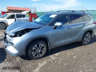 2021 Toyota Highlander XLE with VIN 5TDHZRBH6MS096901, listed as a IAAI auction lot 41695598 with 98,199 mi miles. Bid and sale history available at carsss.com. Image 18.