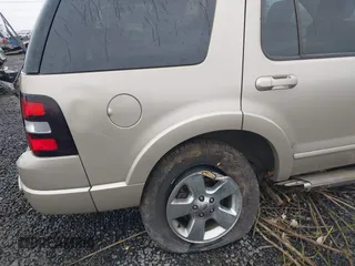 2006 Ford Explorer Limited с VIN 1FMEU75876UA58332, выставлен на аукционе IAAI как лот 41804700 с пробегом 158 388 миль миль и . История ставок и продаж доступна на DreamBid. Изображение 18.