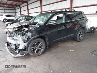 2018 Toyota Highlander LE с VIN 5TDBZRFH2JS855104, выставлен на аукционе IAAI как лот 42263950 с пробегом 51 070 миль миль и . История ставок и продаж доступна на DreamBid. Изображение 2.