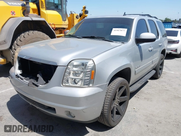 2010 GMC Yukon SLT with VIN 1GKUCCE00AR255901, listed as a IAAI auction lot 41967877 with 195,969 mi miles. Bid and sale history available at carsss.com. Image 17.