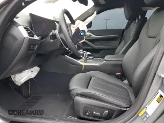 2024 BMW i4 eDrive35 z VIN WBY43AW07RFS38250, wystawiony jako Copart lot #44953225 z przebiegiem 11 567 mil mil oraz Szkoda całkowita • Salvage title. Historia ofert i sprzedaży dostępna na DreamBid. Obrazek 7.