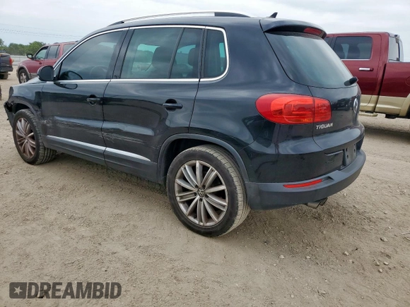 2012 Volkswagen Tiguan SE z VIN WVGAV7AX2CW575871, wystawiony jako Copart lot #58050865 z przebiegiem 96 569 mil mil oraz Szkody całkowita. Historia ofert i sprzedaży dostępna na DreamBid. Obrazek 2.