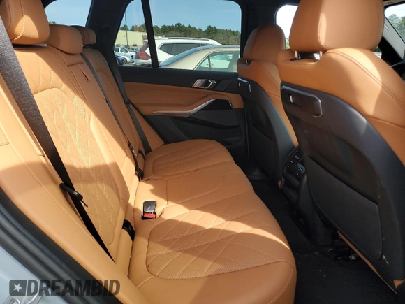 2024 BMW X5 xDrive40i z VIN 5UX23EU07R9U24113, wystawiony jako Copart lot #50386895 z przebiegiem 38 407 mil mil oraz Szkody całkowita. Historia ofert i sprzedaży dostępna na DreamBid. Obrazek 11.