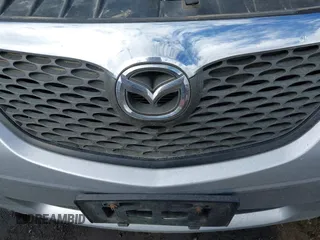 2005 Mazda MPV LX with VIN JM3LW28A150551864, listed as a IAAI auction lot 41922850 with 247,930 mi miles. Bid and sale history available at carsss.com. Image 6.