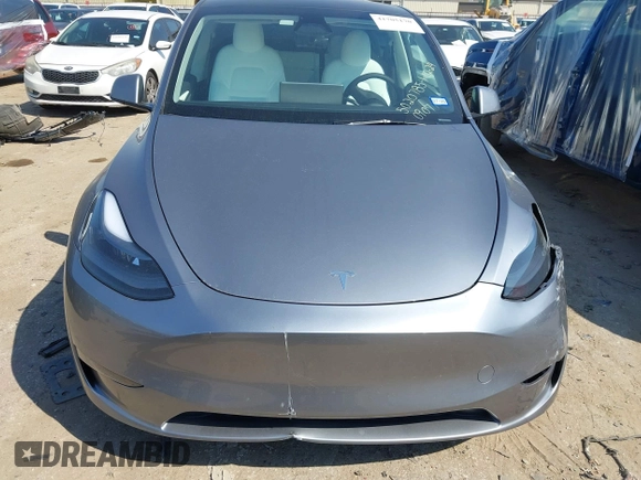 2024 Tesla Model Y Long Range with VIN 7SAYGDEE5RA290907, listed as a IAAI auction lot 41705170 with 4,099 mi miles. Bid and sale history available at carsss.com. Image 12.