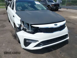 2020 Kia Optima LX z VIN 5XXGT4L38LG447472, wystawiony jako IAAI lot #42192053 z przebiegiem 84 972 mil mil oraz . Historia ofert i sprzedaży dostępna na DreamBid. Obrazek 6.