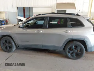 2018 Jeep Cherokee Latitude z VIN 1C4PJLCB3JD542813, wystawiony jako IAAI lot #42017804 z przebiegiem 106 825 mil mil oraz . Historia ofert i sprzedaży dostępna na DreamBid. Obrazek 15.