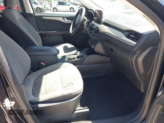 2021 Ford Escape SE with VIN 1FMCU0G65MUB16302, listed as a IAAI auction lot 41986358 with 32,820 mi miles and . Bid and sale history available at carsss.com. Image 5.