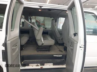 2013 Ford Econoline Passenger XL z VIN 1FBNE3BL7DDA62126, wystawiony jako IAAI lot #42354986 z przebiegiem 66 906 mil mil oraz . Historia ofert i sprzedaży dostępna na DreamBid. Obrazek 8.