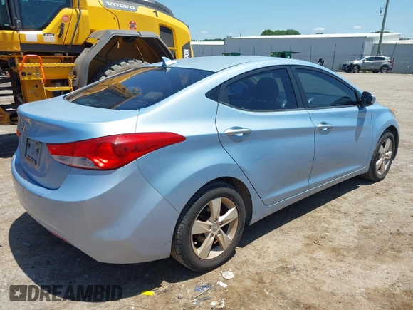 2011 Hyundai Elantra GLS z VIN KMHDH4AE0BU135563, wystawiony jako IAAI lot #42482810 z przebiegiem 158 110 mil mil oraz . Historia ofert i sprzedaży dostępna na DreamBid. Obrazek 4.