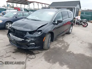 2022 Chrysler Pacifica Touring L z VIN 2C4RC3BG6NR164599, wystawiony jako IAAI lot #41727606 z przebiegiem 17 078 mil mil oraz . Historia ofert i sprzedaży dostępna na DreamBid. Obrazek 2.