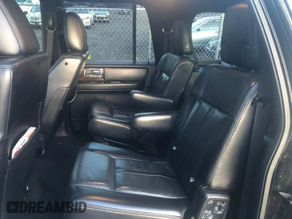 2017 Lincoln Navigator Select z VIN 5LMJJ3JT7HEL07796, wystawiony jako Copart lot #83120394 z przebiegiem 371 679 mil mil oraz Czysty tytuł • Clean title. Historia ofert i sprzedaży dostępna na DreamBid. Obrazek 8.