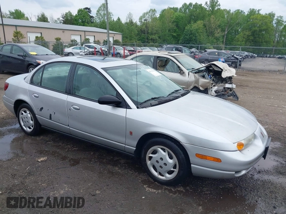 2002 Saturn SL z VIN 1G8ZK52762Z131497, wystawiony jako IAAI lot #42086108 z przebiegiem 119 273 mil mil oraz . Historia ofert i sprzedaży dostępna na DreamBid. Obrazek 1.