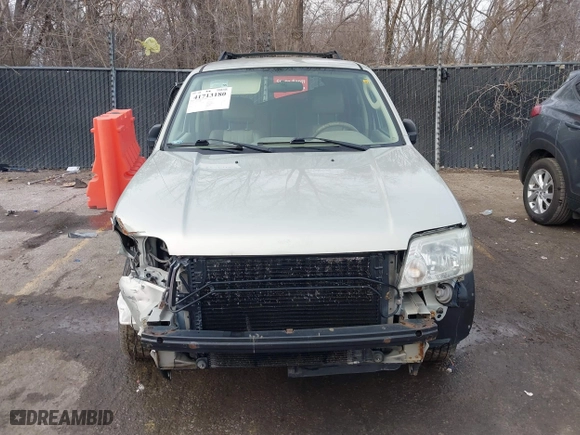 2005 Mercury Mariner Luxury with VIN 4M2YU57175DJ05986, listed as a IAAI auction lot 41713180 with 243,682 mi miles. Bid and sale history available at carsss.com. Image 12.