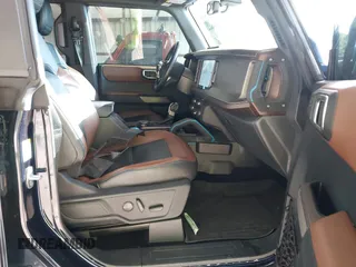 2021 Ford Bronco z VIN 1FMEE5DP2MLA89419, wystawiony jako IAAI lot #42846095 z przebiegiem 44 167 mil mil oraz . Historia ofert i sprzedaży dostępna na DreamBid. Obrazek 5.